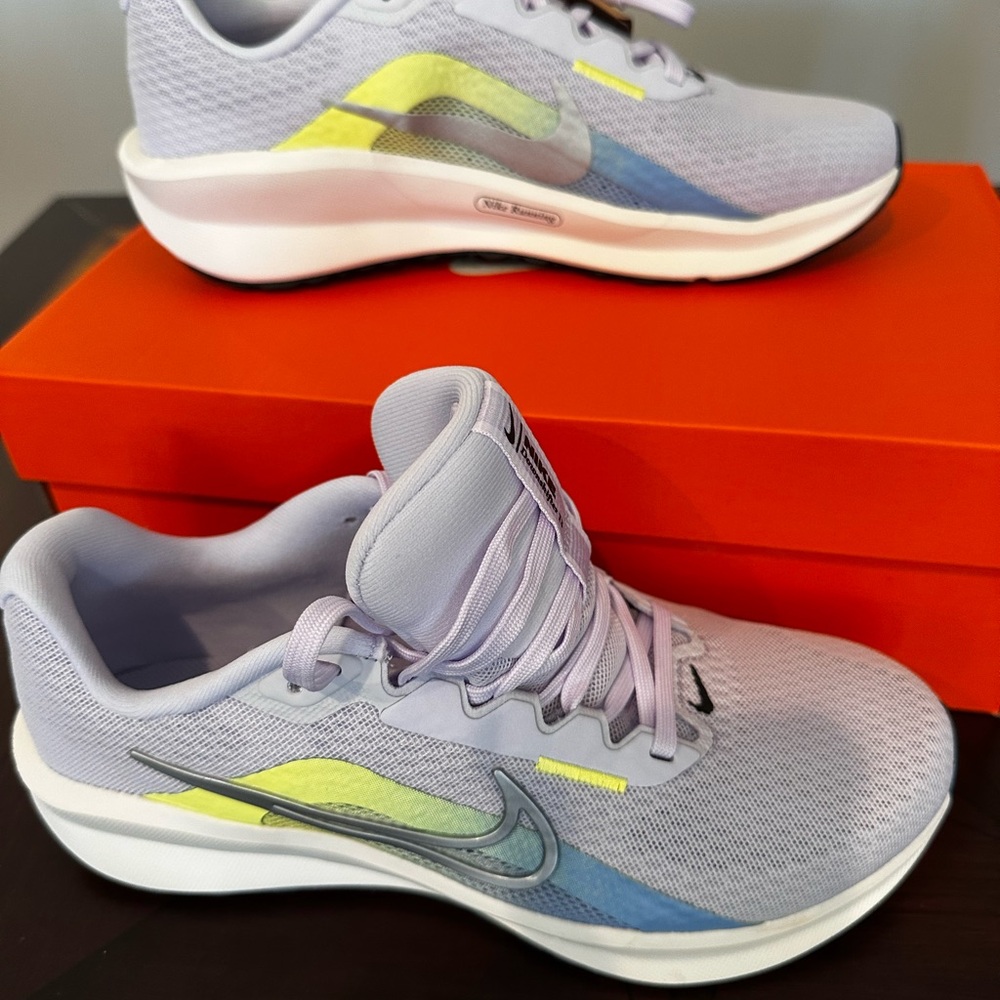 NEW Nike Downshifter 13 in Amethyst and Metallic Silver